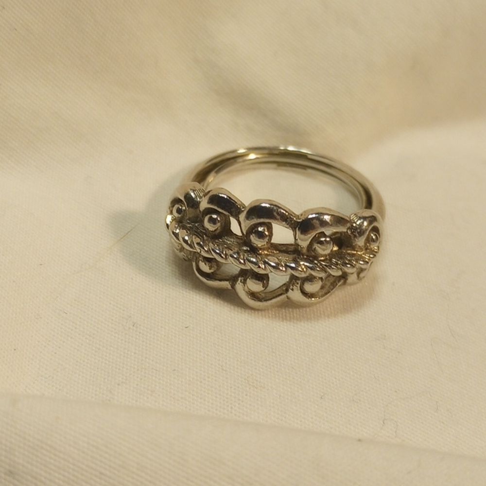 Avon Jewelry Silver Toned Scroll Ring 7-7.5 - Picture 3 of 5